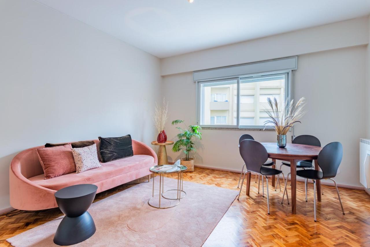 Апартаменты Amazing Duplex - Mid Century Experience & Parking Порту Экстерьер фото